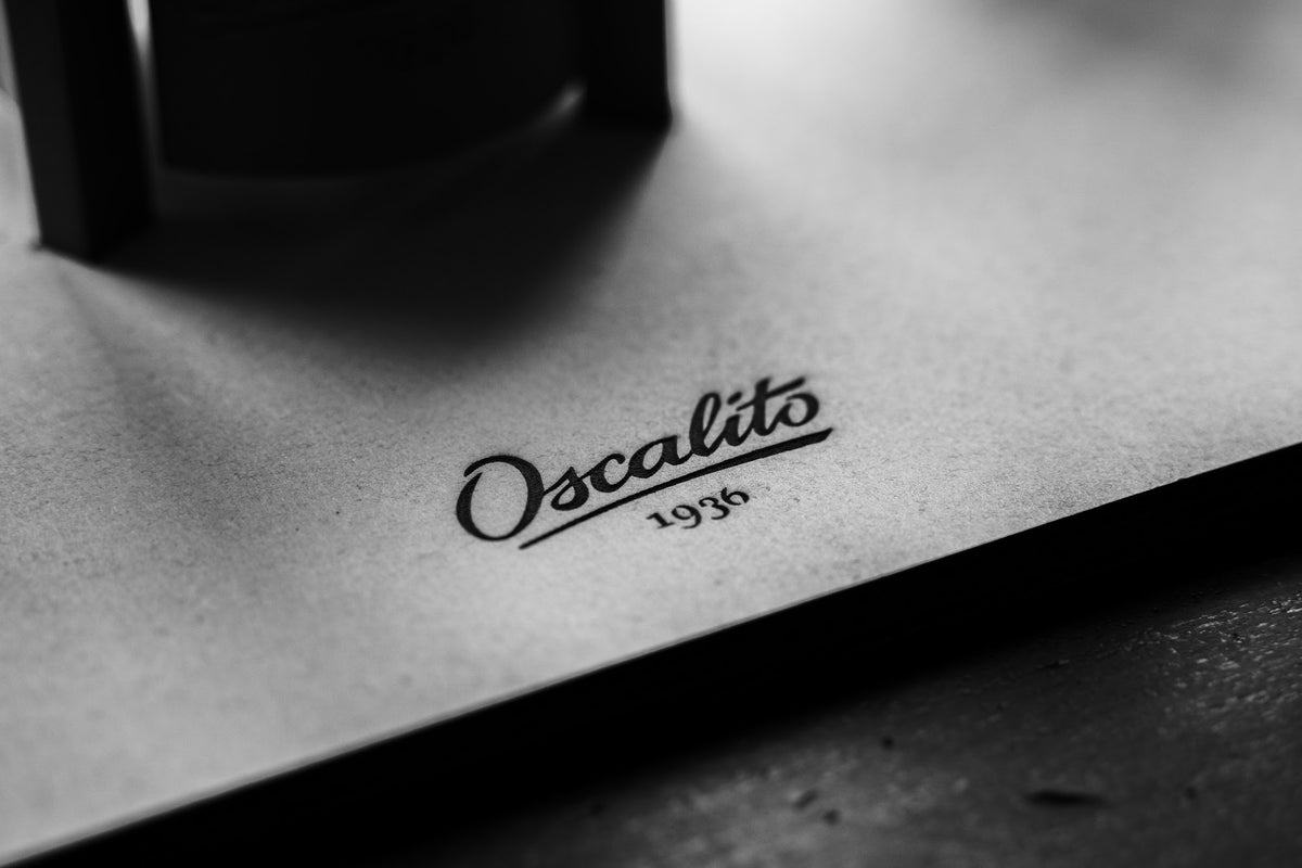 Caja Oscalito 1936 con el logo grabado