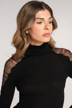 Blusa Cuello Alto Mujer Oscalito 7416 – Lana Merino, Seda y Encaje Chantilly