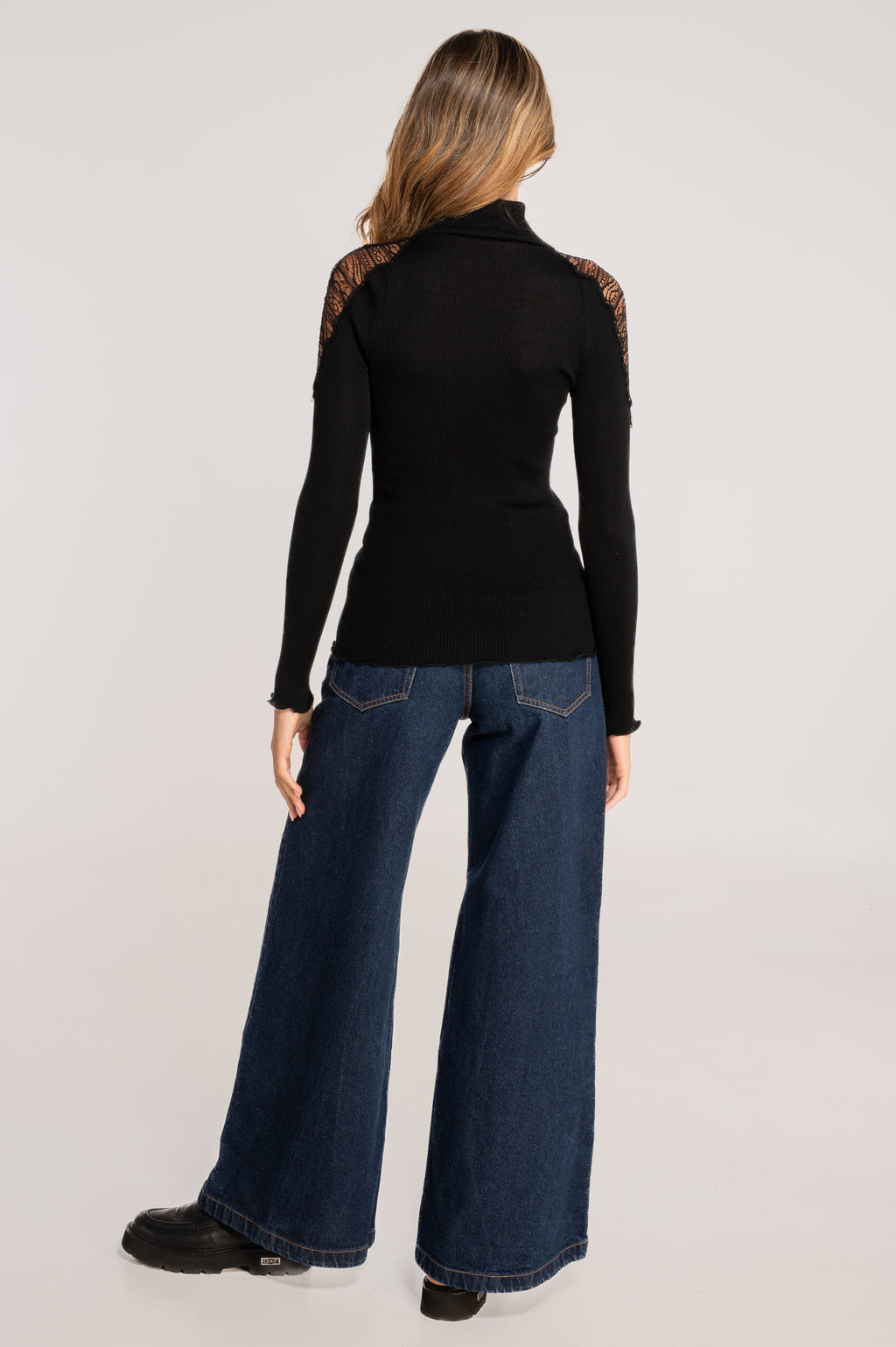 Blusa Cuello Alto Mujer Oscalito 7416 – Lana Merino, Seda y Encaje Chantilly