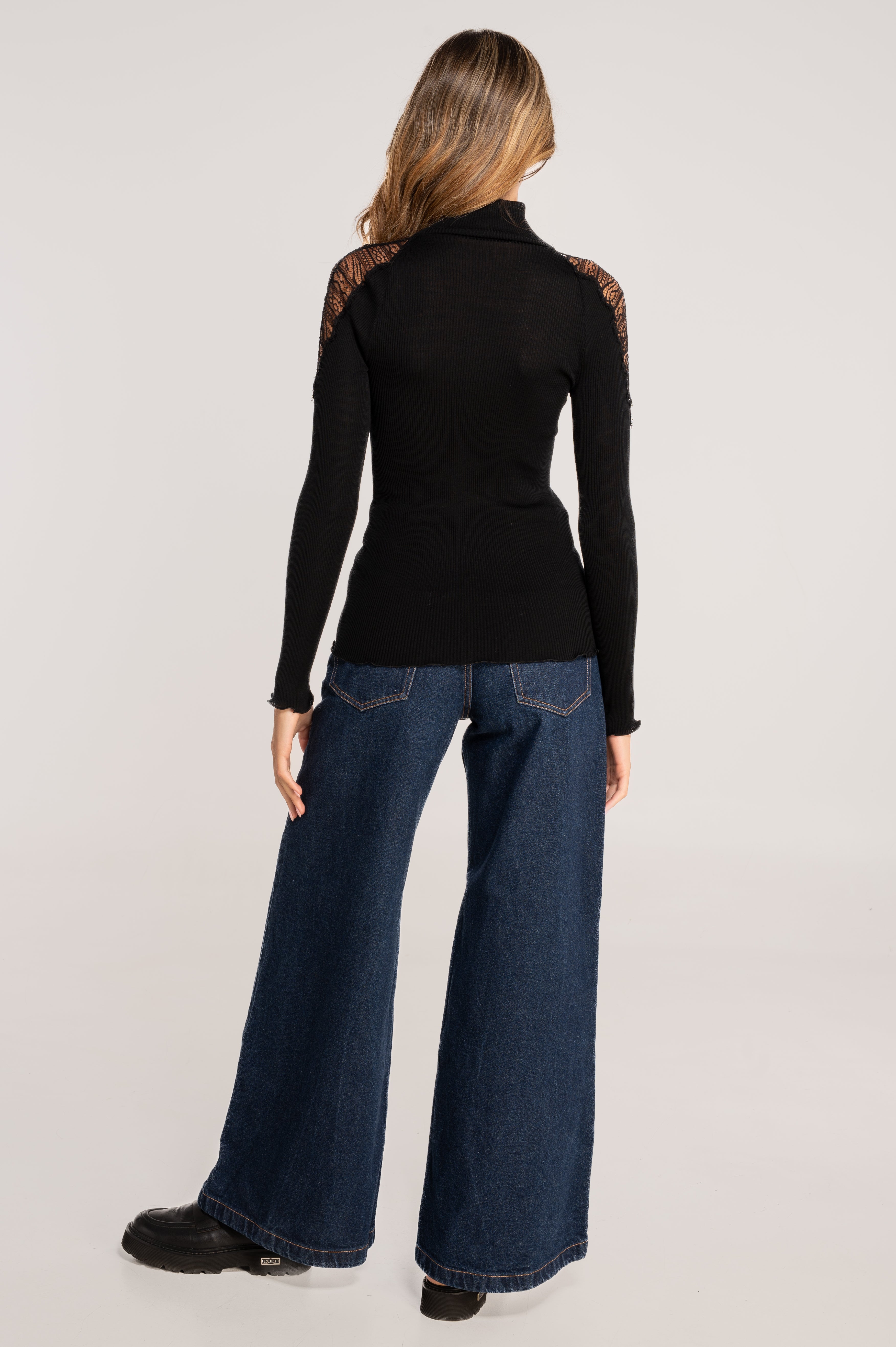 Blusa Cuello Alto Mujer Oscalito 7416 – Lana Merino, Seda y Encaje Chantilly