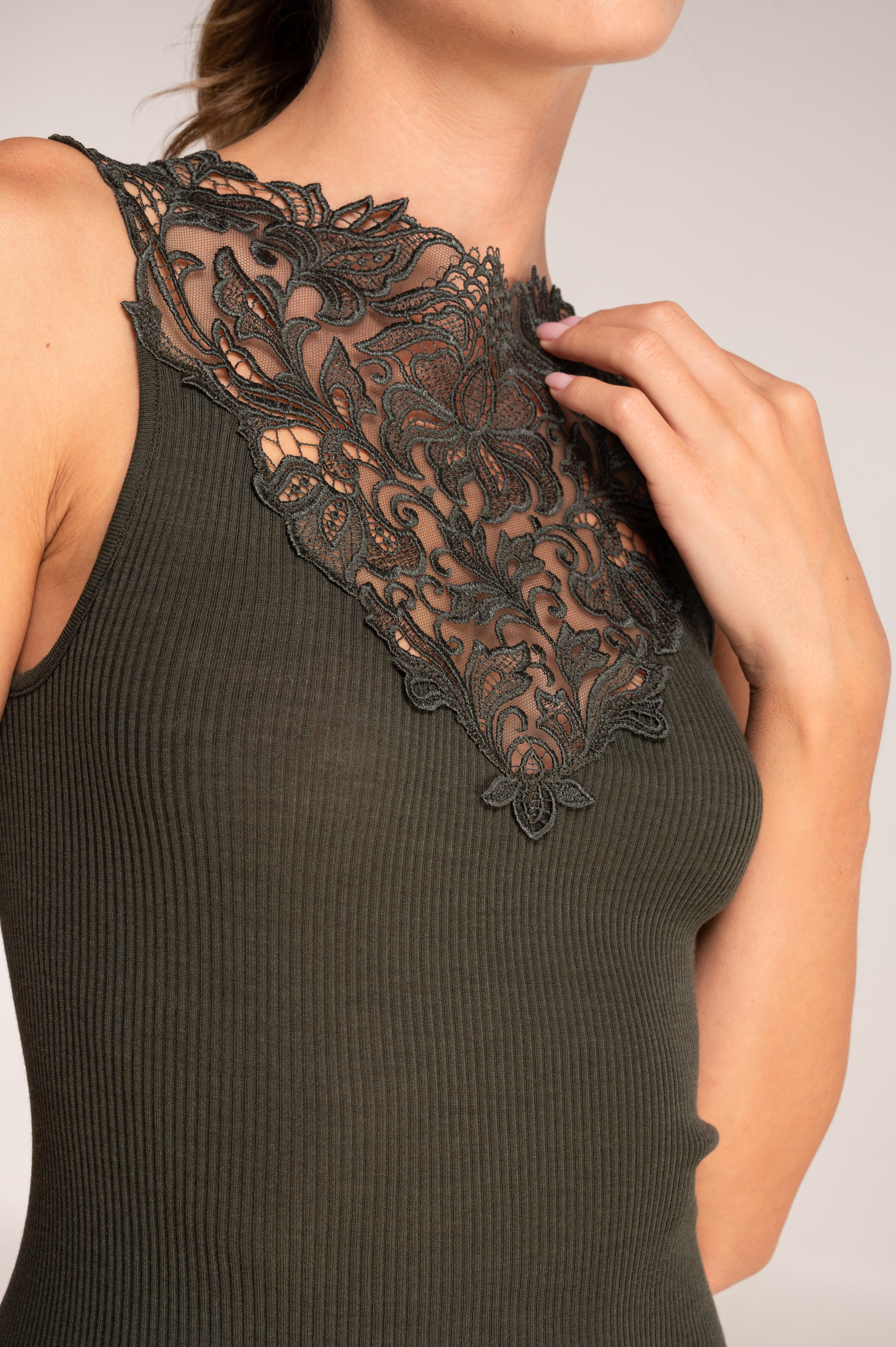 Blusa sin Manga Mujer Oscalito 7420 – Lana Merino y Seda con motivo floral