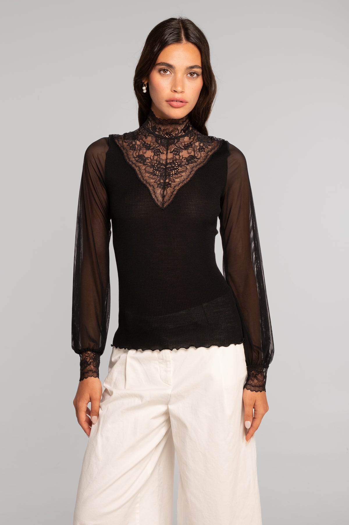 Blusa con encaje — Merino y seda · 7800