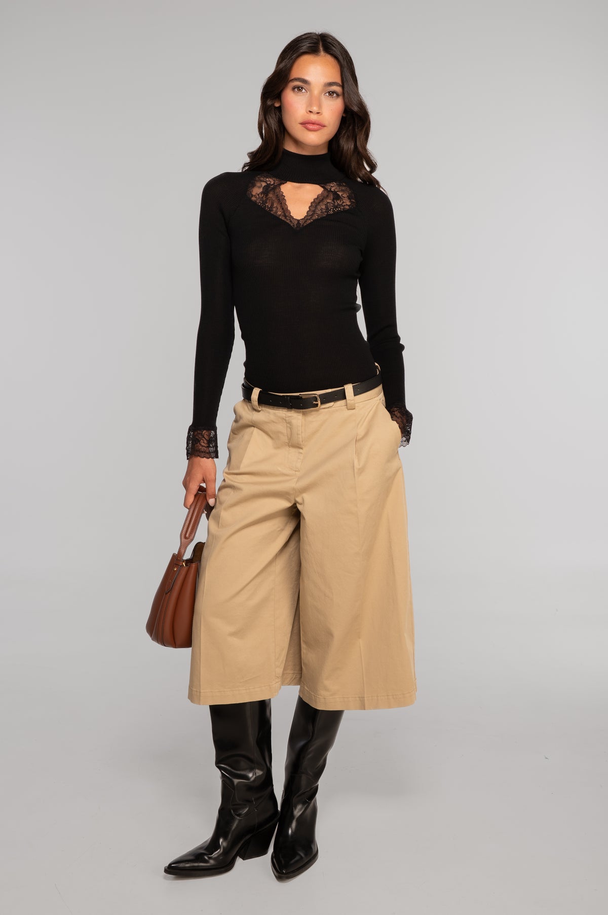 Top cuello alto con encaje — Merino y seda · 7802