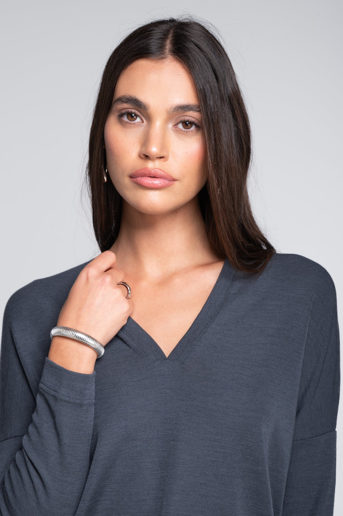 Sweater Oscalito Escote V 7636- 70% Lana Merino 30% Seda Natural